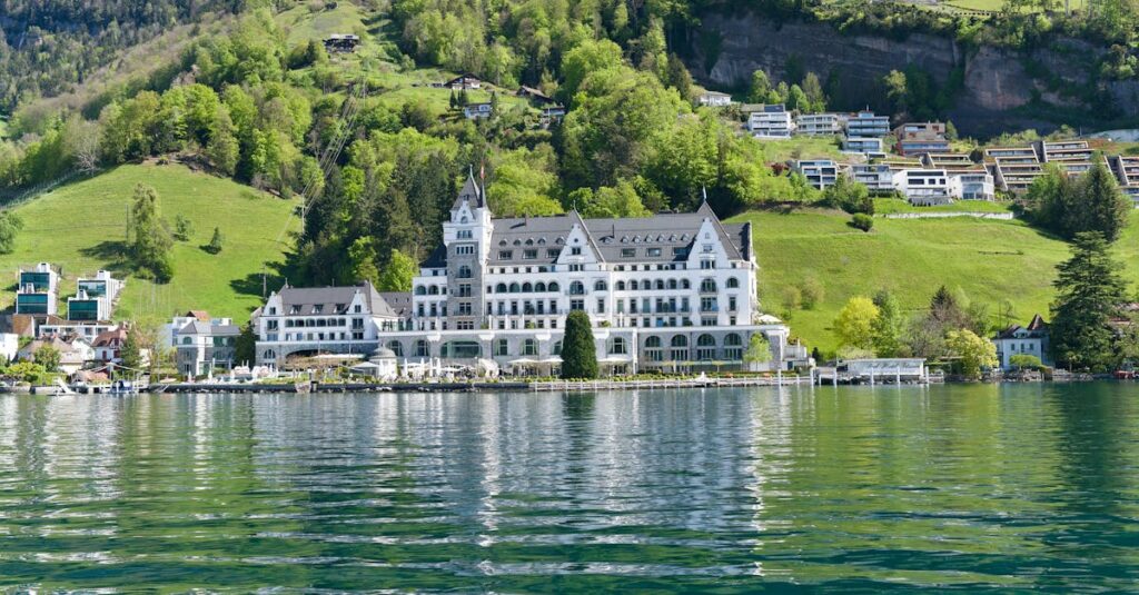 découvrez alpine luxury, l'alliance parfaite entre élégance moderne et charme authentique des montagnes pour des séjours d'exception.