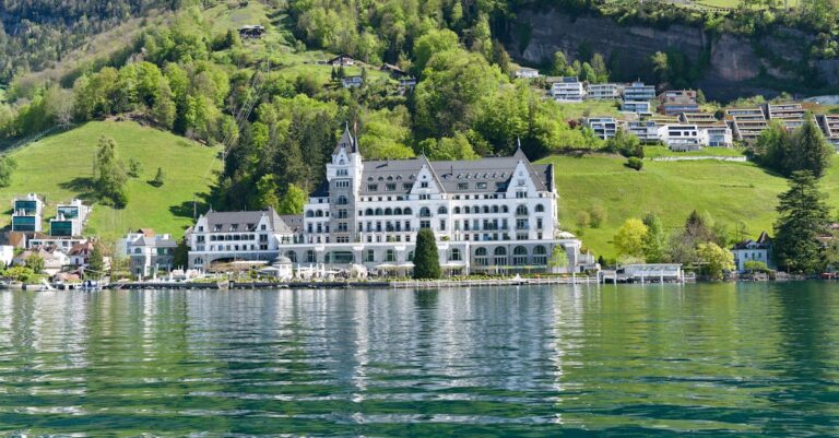 découvrez alpine luxury, l'alliance parfaite entre élégance moderne et charme authentique des montagnes pour des séjours d'exception.