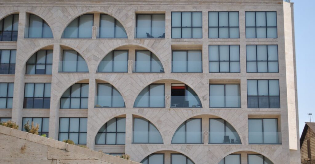 découvrez notre hôtel confortable offrant des chambres modernes, un service chaleureux et un emplacement idéal pour un séjour inoubliable.