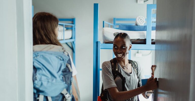 découvrez des astuces et conseils pour voyager à petit budget sans compromis sur l'expérience. profitez de destinations abordables, hébergements économiques et bons plans pour économiser lors de vos voyages.