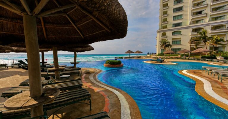 découvrez les meilleurs hôtels de portaventura pour un séjour inoubliable alliant confort, divertissement et proximité avec le parc à thème.