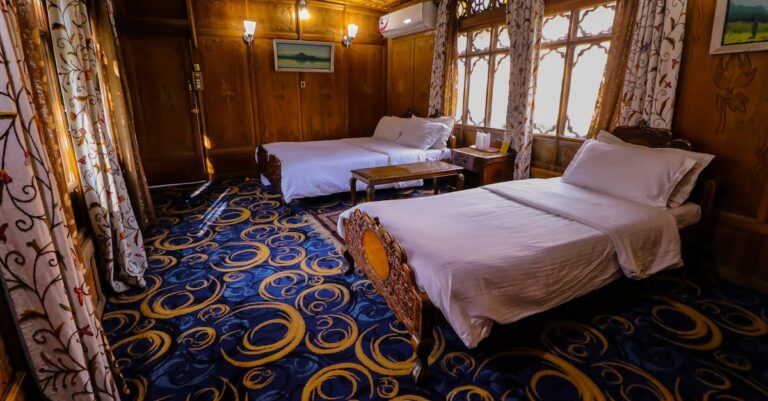 découvrez notre large choix d'hébergements confortables adaptés à tous vos besoins pour un séjour inoubliable.