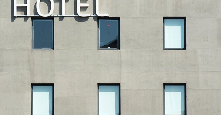 découvrez notre avis complet sur un hôtel économique alliant confort et prix abordable pour un séjour réussi sans se ruiner.