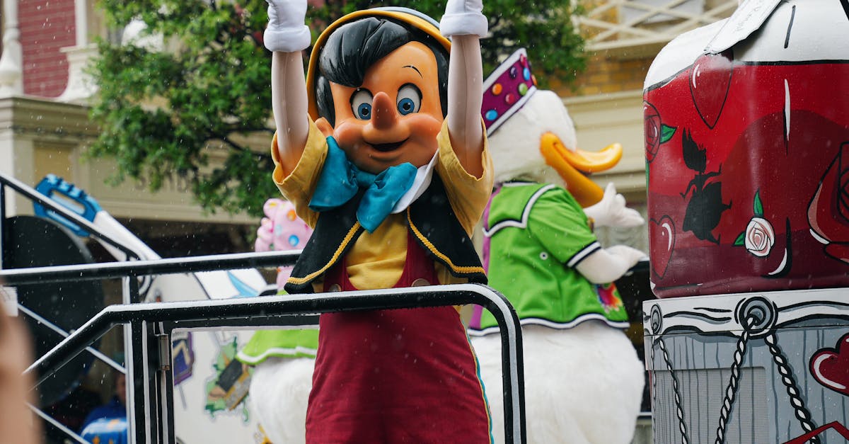 découvrez le confort et la magie du disneyland paris hotel, situé au cœur du parc. profitez d'un séjour inoubliable avec des services haut de gamme, un décor féerique et un accès privilégié aux attractions.