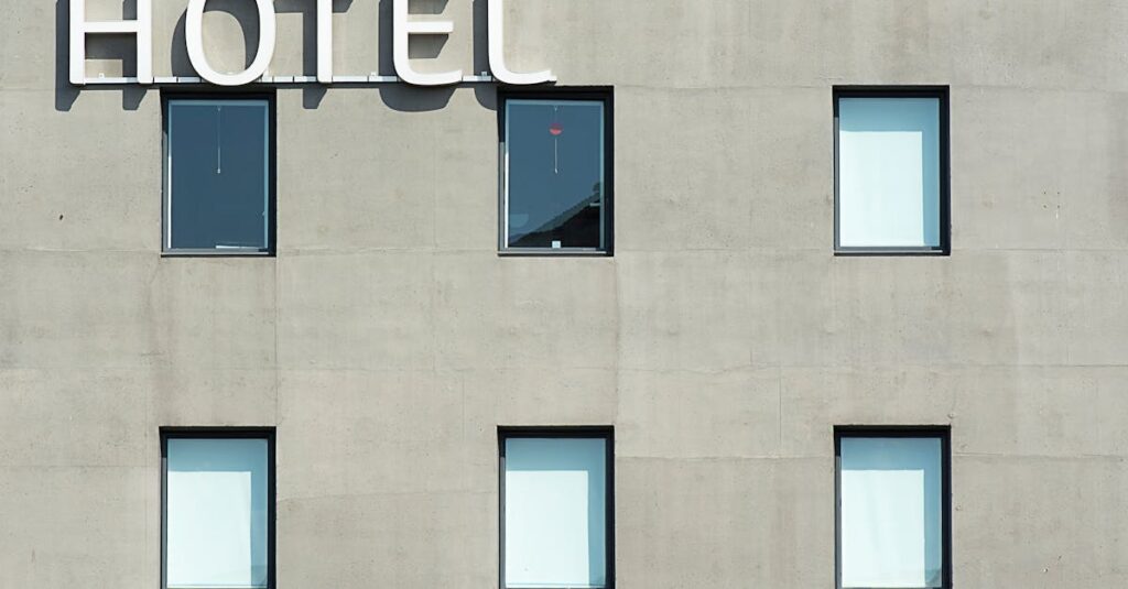 découvrez notre hôtel confortable offrant des chambres modernes, un service de qualité, et un emplacement idéal pour un séjour inoubliable.