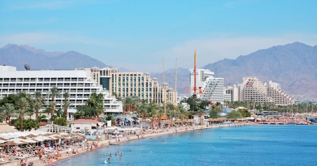 découvrez nos hôtels en bord de mer offrant des vues imprenables, un accès direct à la plage et un confort exceptionnel pour des vacances inoubliables au plus près de l'océan.