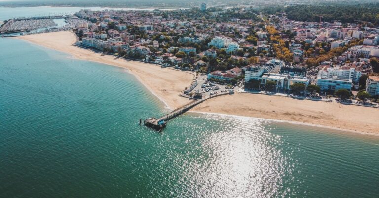 découvrez les meilleurs hôtels en bord de mer à arcachon pour un séjour détente avec vue imprenable sur l'océan et un accès direct à la plage.