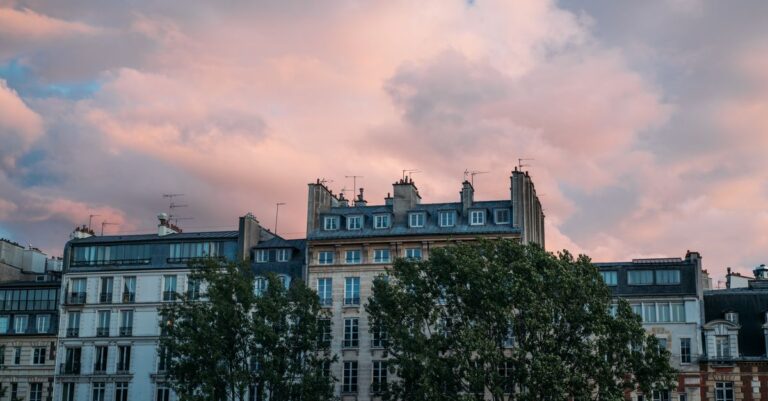 découvrez les hôtels starry night à paris, offrant une expérience unique sous un ciel étoilé, idéale pour un séjour romantique ou une escapade mémorable au cœur de la capitale.
