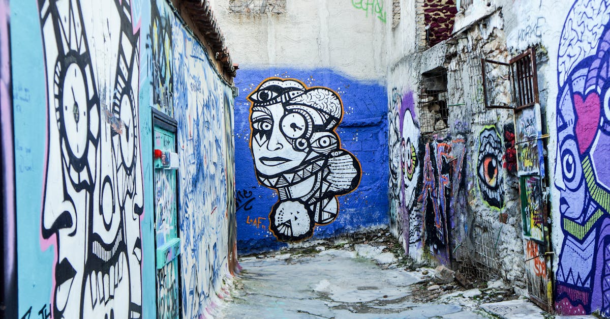 découvrez l'univers vibrant du street-art, une forme d'expression artistique urbaine qui transforme les murs en œuvres colorées et engagées.