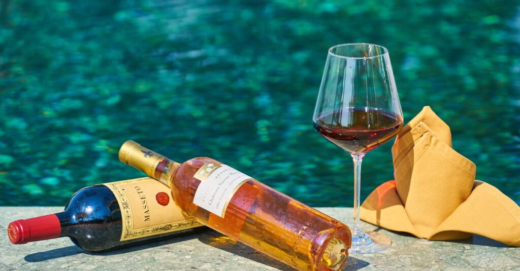 découvrez une escapade vinicole inoubliable alliant dégustations de vins raffinés, paysages pittoresques et moments de détente au cœur des vignobles.