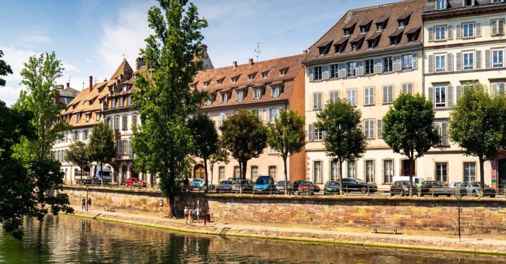 découvrez les meilleurs hôtels pas chers à strasbourg pour un séjour confortable et économique au cœur de l'alsace. réservez votre hôtel budget dès aujourd'hui !
