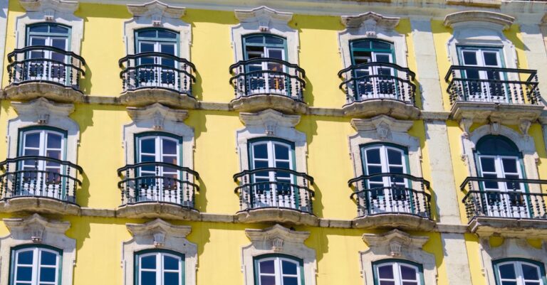 découvrez les meilleurs hôtels à lisbonne pour un séjour inoubliable. réservez dès maintenant votre hébergement idéal au cœur de la capitale portugaise.
