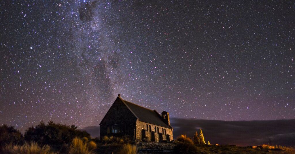 découvrez des hôtels offrant des vues imprenables sur les étoiles pour une expérience unique et magique sous le ciel nocturne.