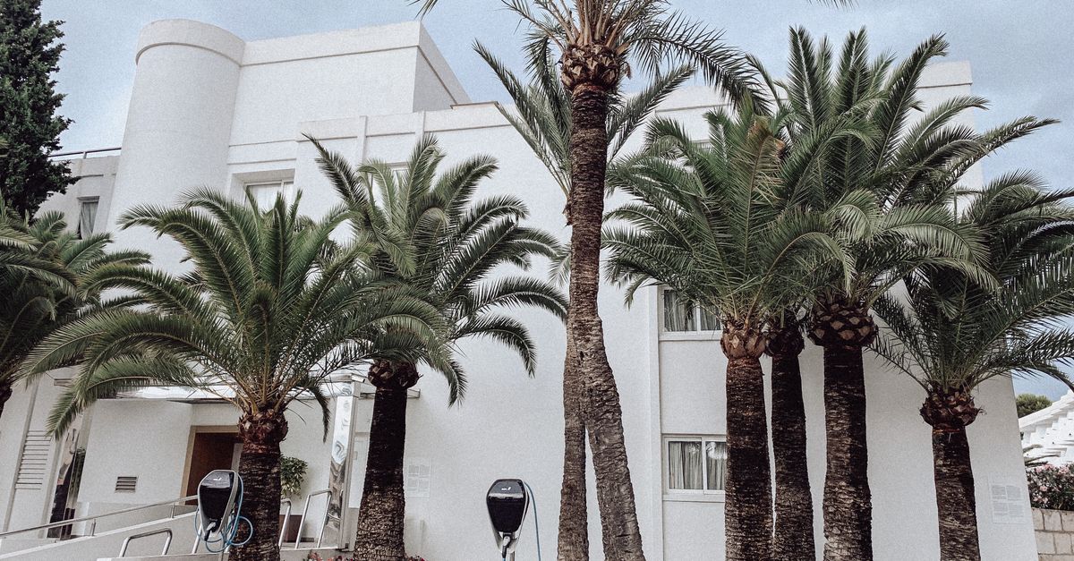 découvrez un hôtel de luxe à minorque et profitez d’un séjour raffiné entre plages idylliques, confort d’exception et douceur méditerranéenne.