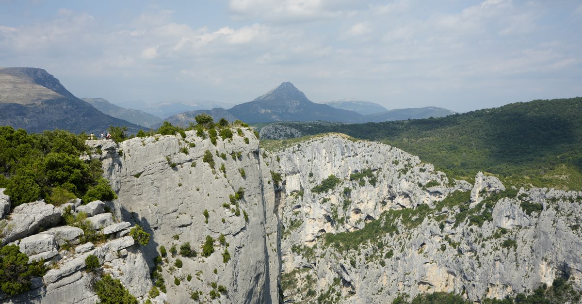 découvrez les hôtels et spas des gorges du verdon pour un séjour relaxant au cœur de paysages spectaculaires. trouvez l’escapade idéale.