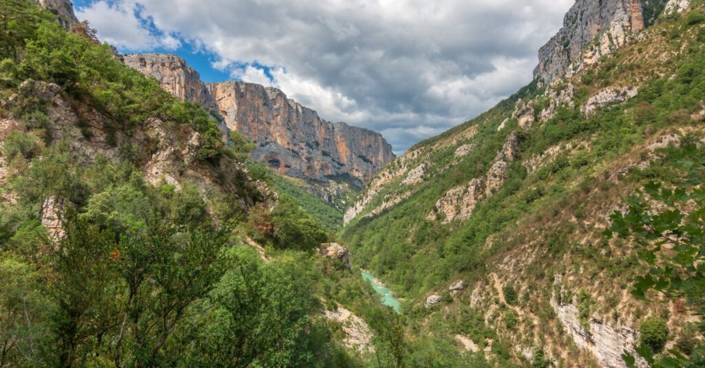séjournez dans un hôtel avec spa près des gorges du verdon : détente, nature et panoramas exceptionnels au cœur de la provence.