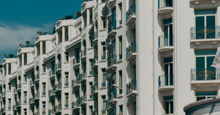 découvrez des hôtels pas chers à tarbes et comparez les offres pour trouver un hébergement confortable au meilleur prix.